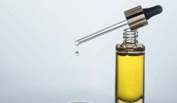 Mineral Oil & Lanolin Oil Blend A Dynamic Duo for a Hydrated Skin