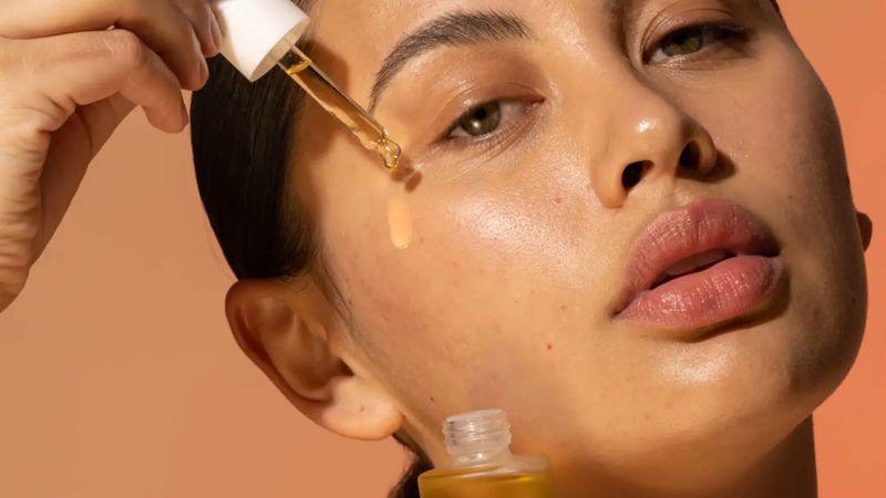 Benefits of Mineral Oil & Lanolin Oil for Skin and Hair